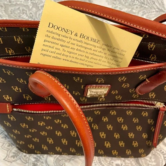 Beautiful Dooney and Bourke large purse with registration card. - Picture 6 of 16
